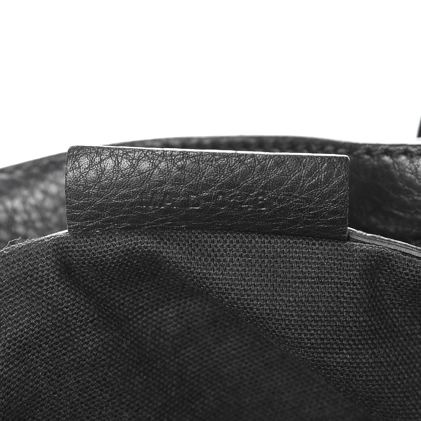 Waxy Grained Calfskin Medium Nightingale Black