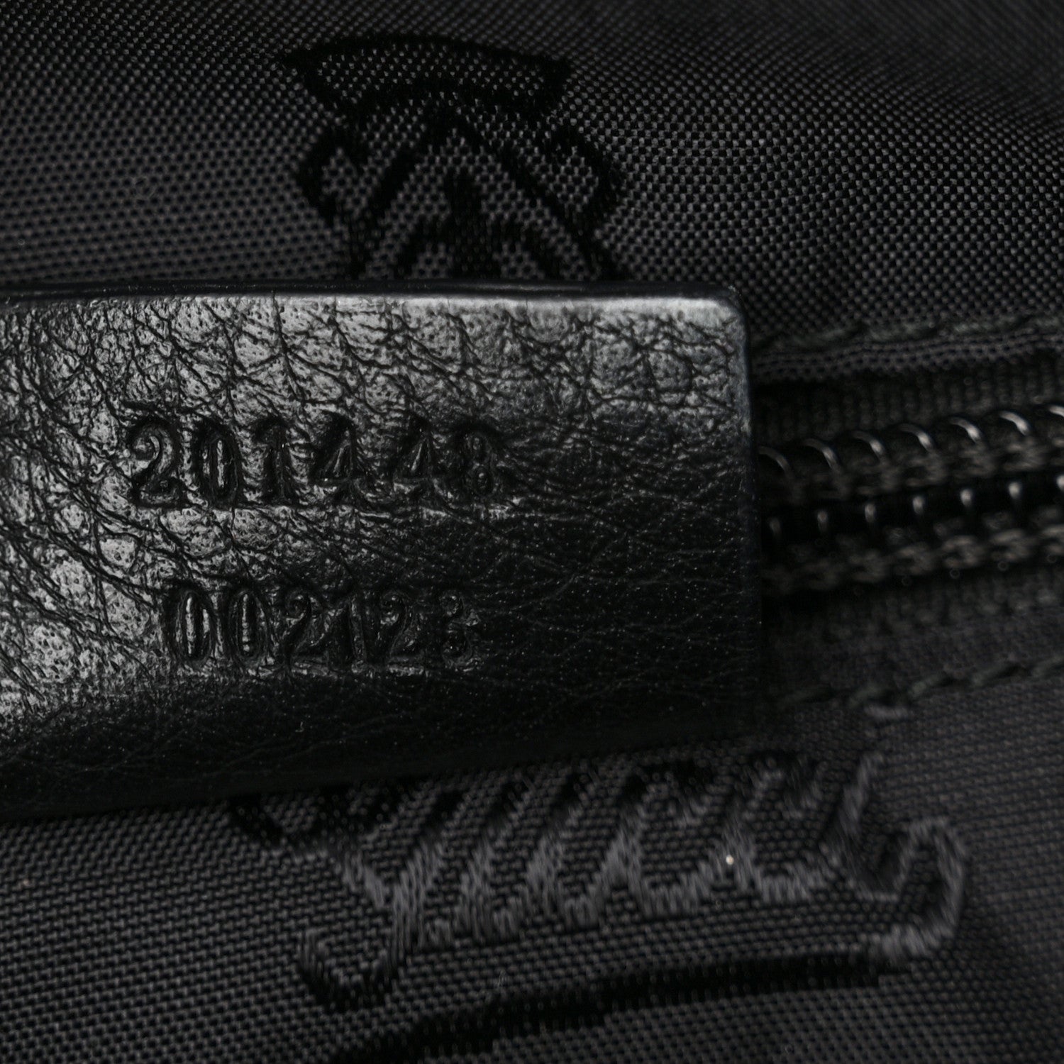 Gucci Guccissima Signature Medium Flat Messenger Bag Black 7 of 15