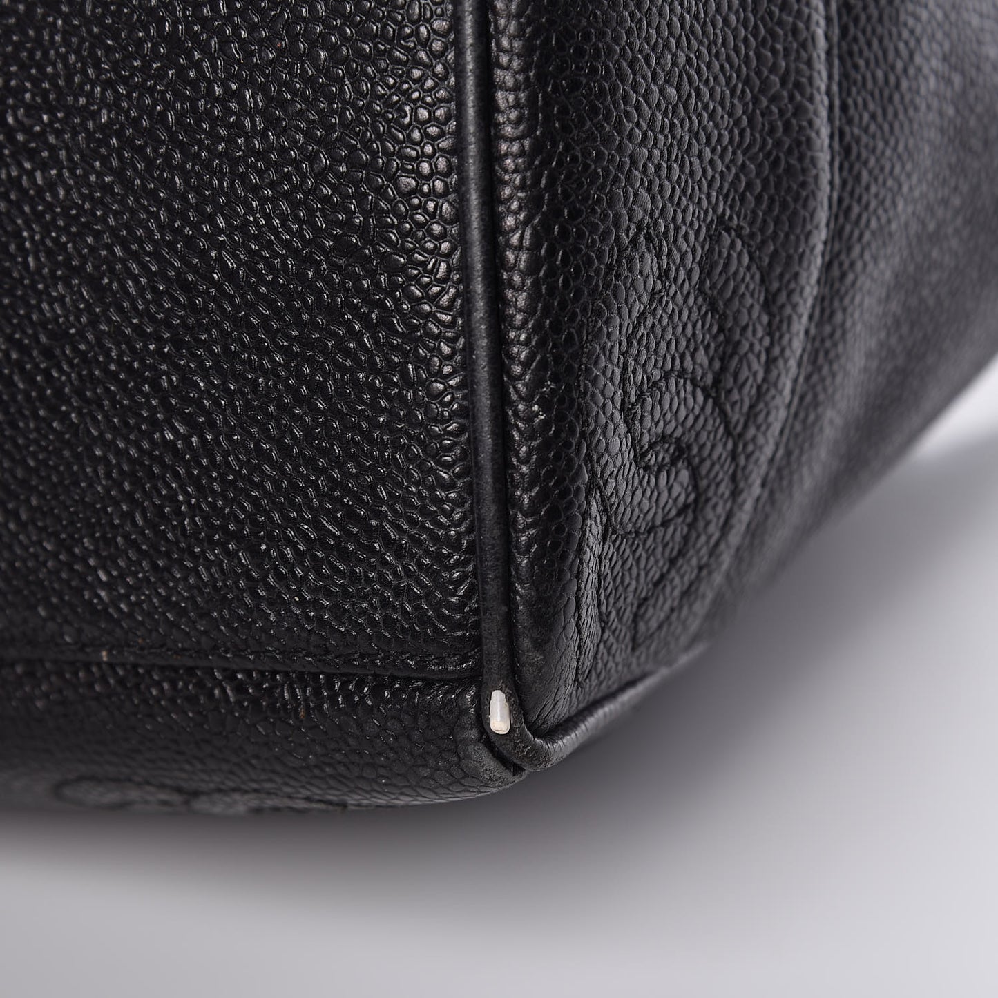 Caviar Drawstring Shoulder Bag Black
