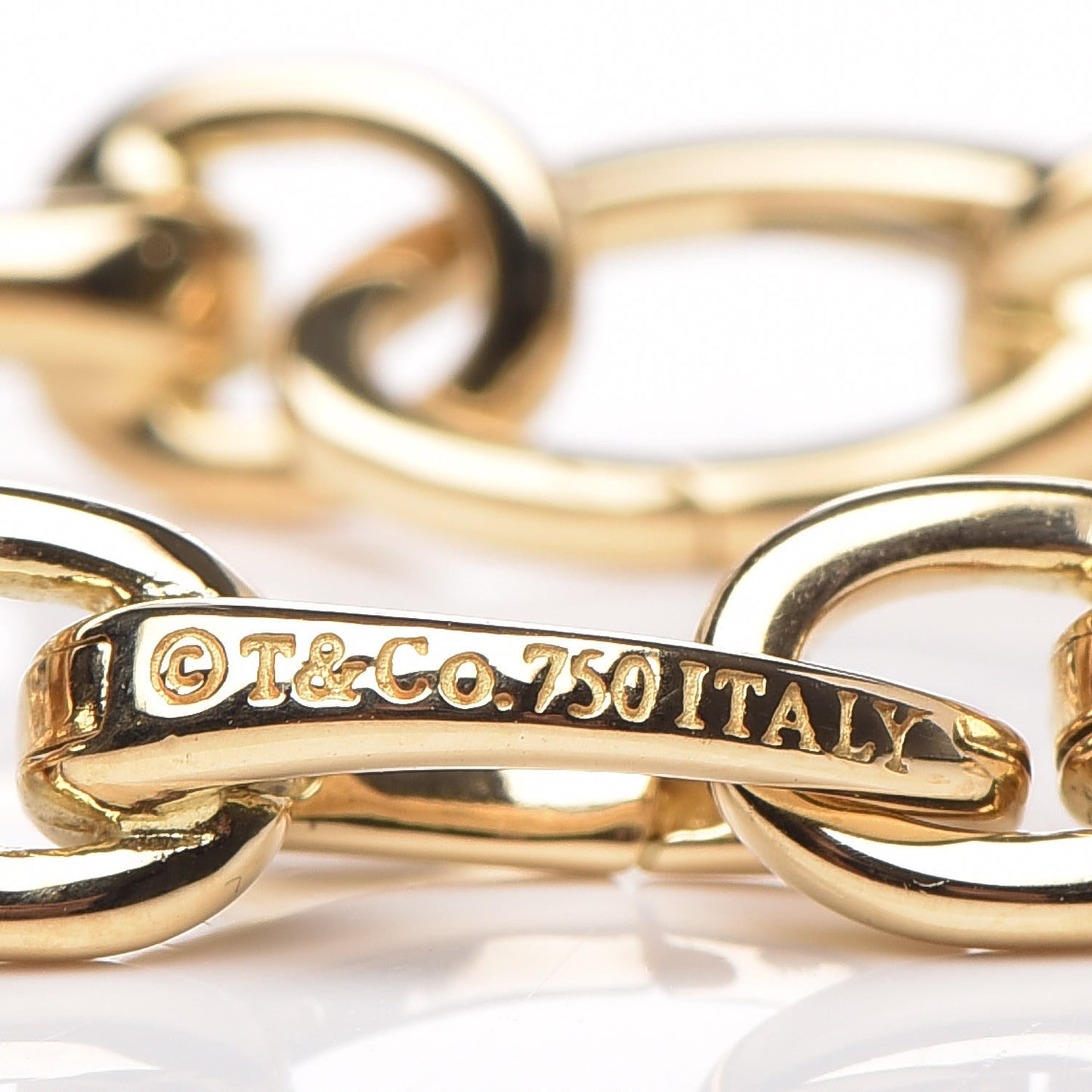 18K Yellow Gold Clasping Oval Link Bracelet