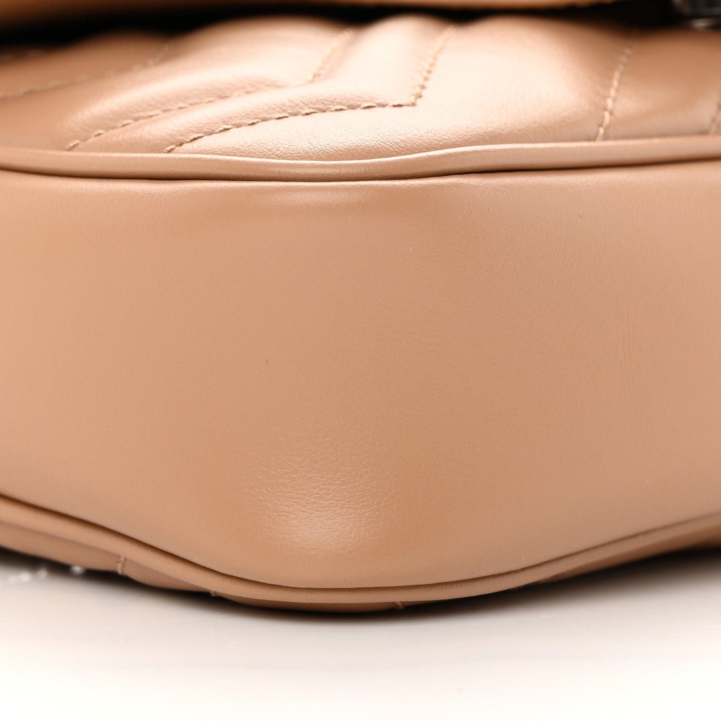 Calfskin Matelasse Monochrome Super Mini GG Marmont Shoulder Bag Camelia