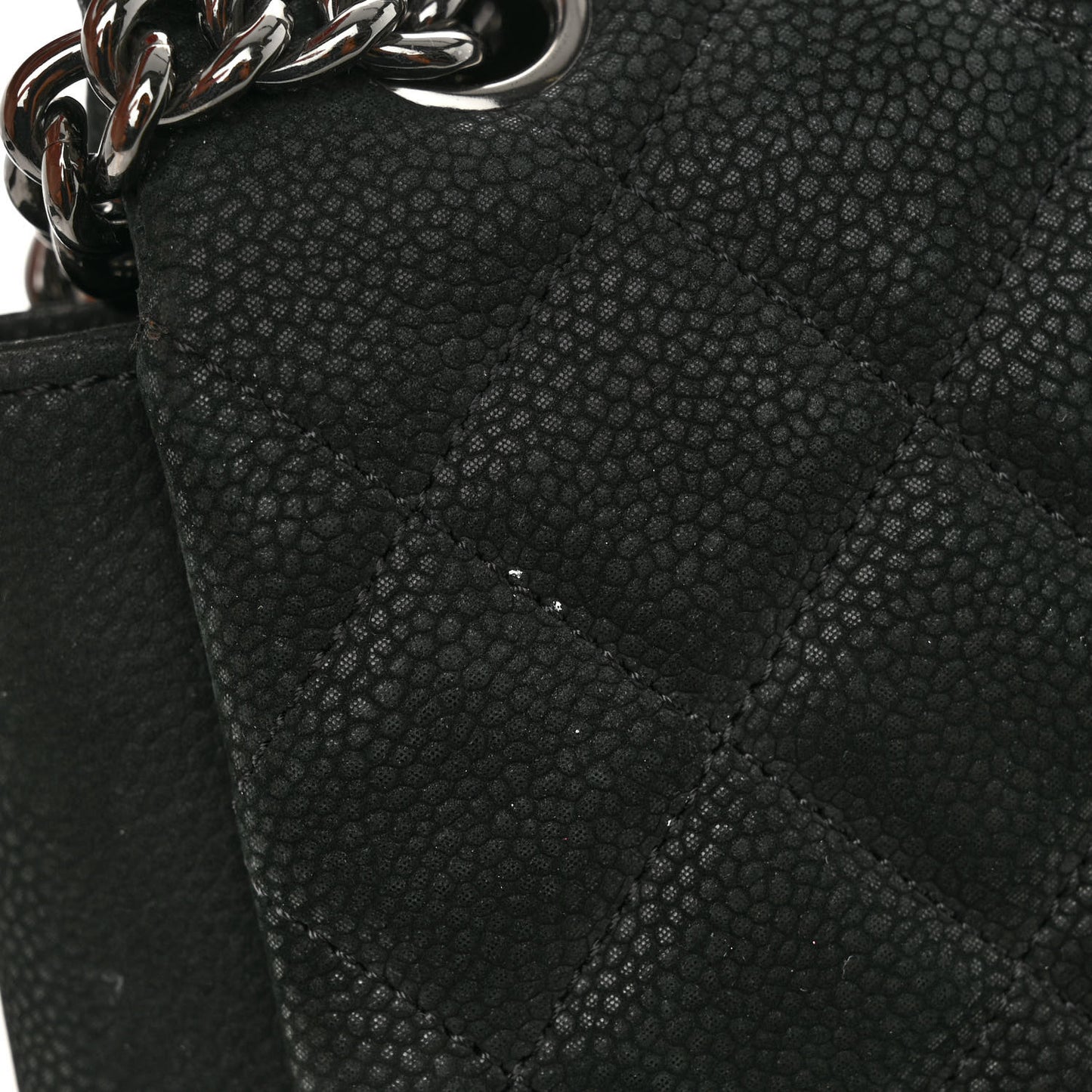 Iridescent Caviar Quilted Medium Lady Pearly Flap Black