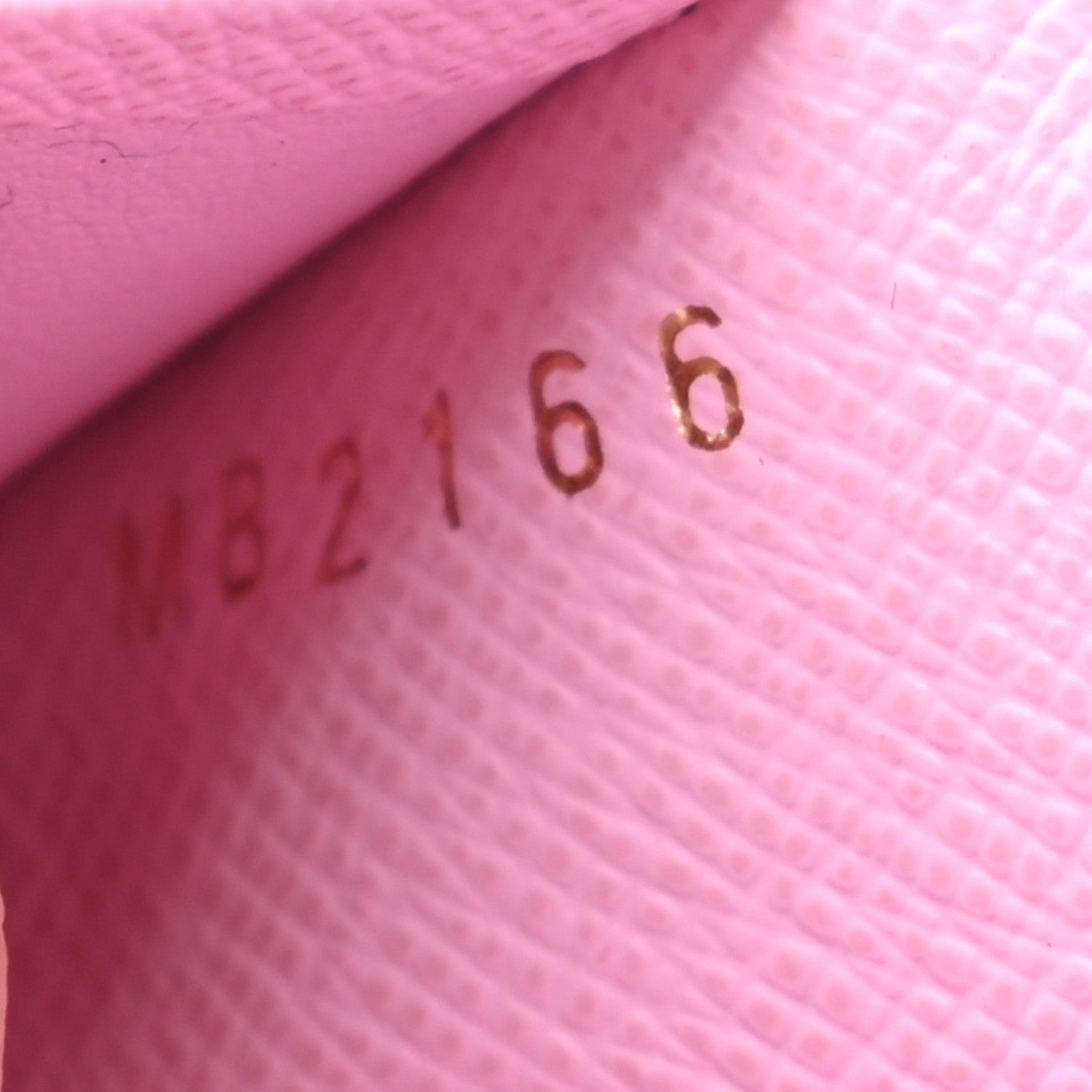Louis Vuitton Monogram 2016 Christmas Animation Passport Cover Rose Ballerine 7 of 7