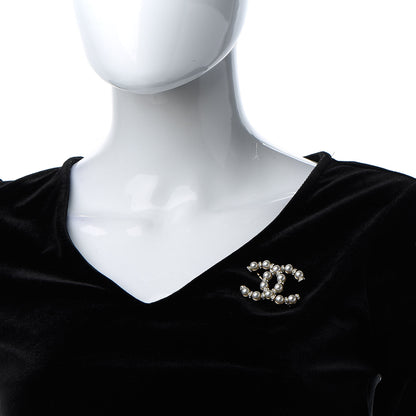 Chanel Pearl Crystal Nefertiti CC Brooch Gold 2 of 5