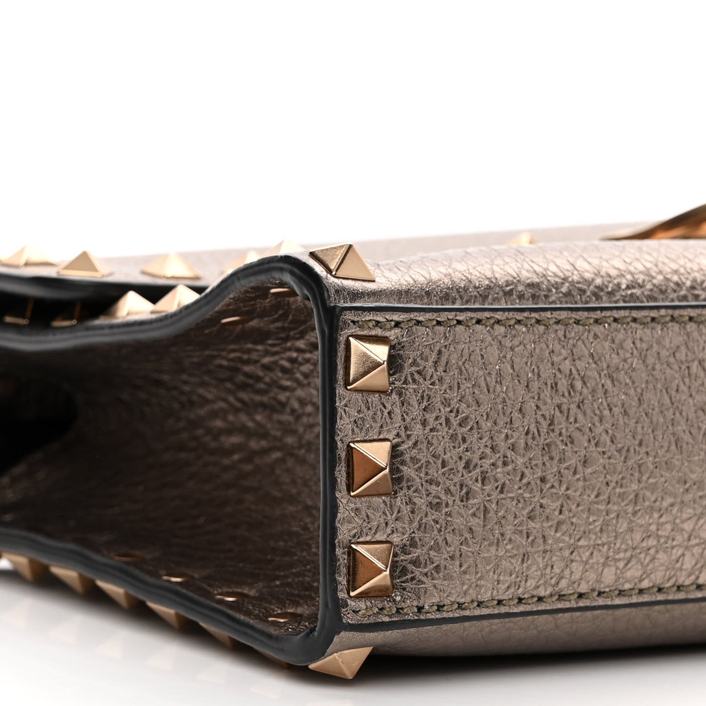 Metallic Pebbled Calfskin Medium Rockstud Flip Lock Crossbody Bag Sasso