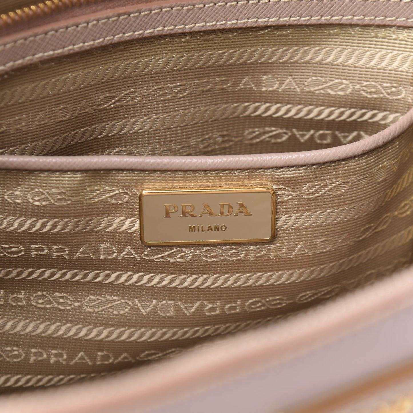 Saffiano Medium Galleria Double Zip Tote Cammeo
