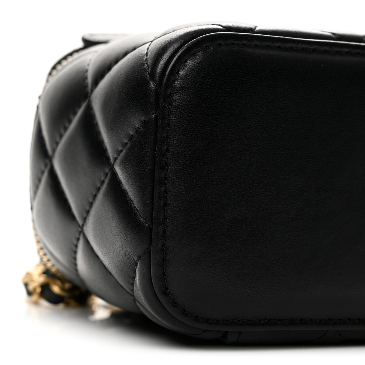 Lambskin Quilted Mini Pearl Crush Vanity Case With Chain Black