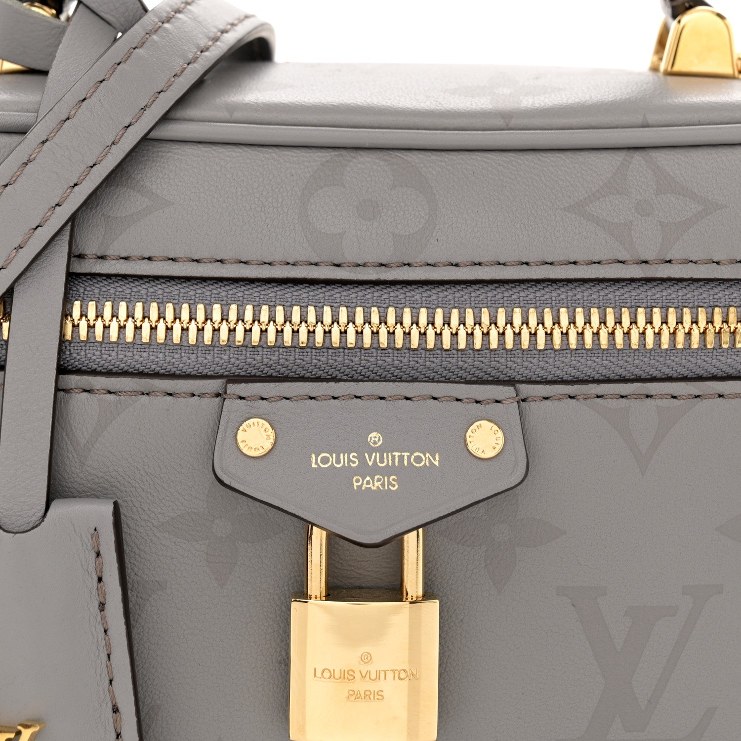 Louis Vuitton グレー レザーポーチ Louis Vuitton Calfskin Monogram Vanity Chain Pouch Trianon Grey