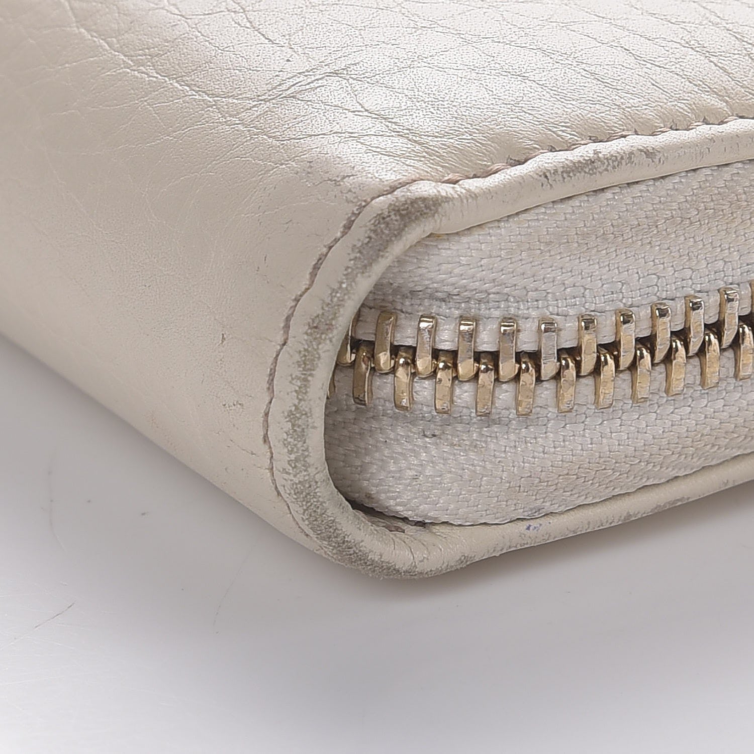 Gucci Pebbled Calfskin Soho Zip Around Wallet Off White 7 of 15