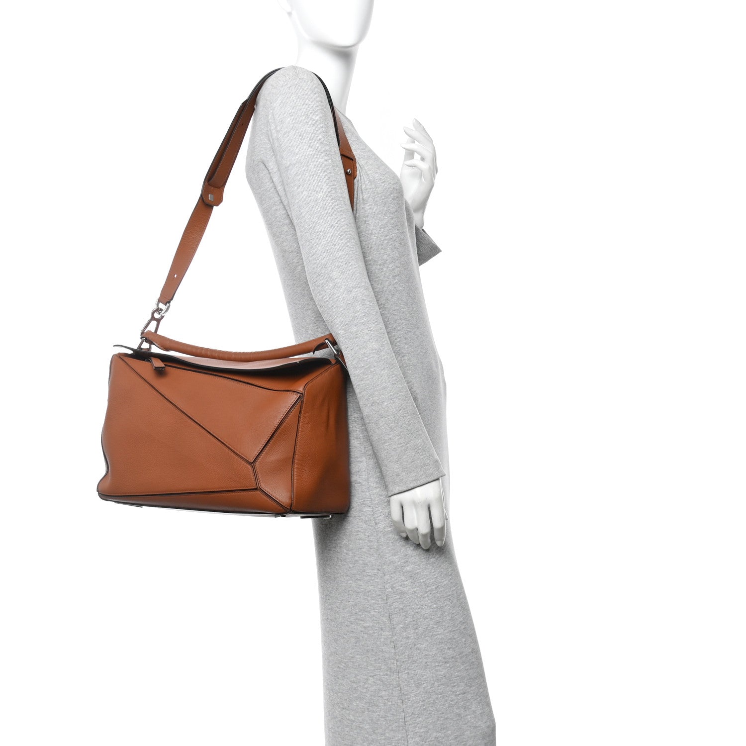 LOEWE Puzzle Bag Tan メンズ、レディース Loewe Calfskin Large Puzzle Bag Tan 1833616 – FASHIONPHILE