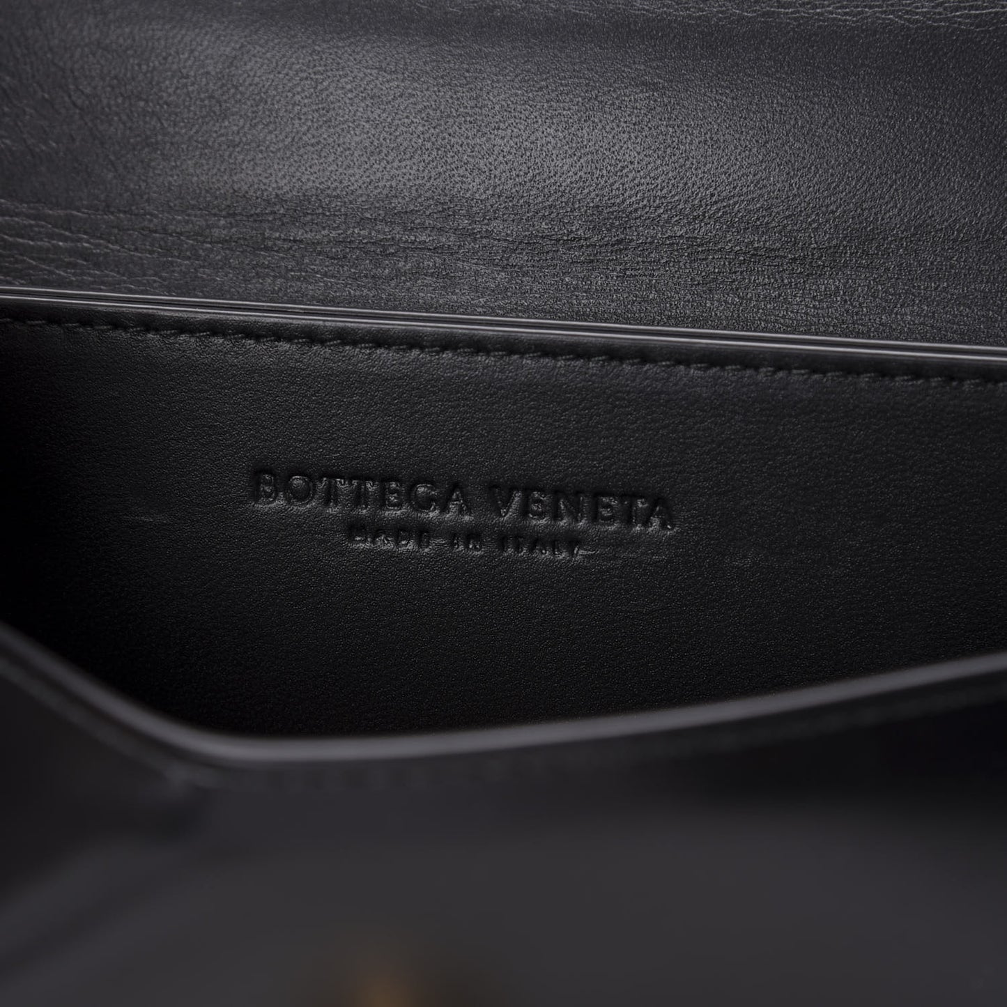 Spazzolato Calfskin Mini Classic BV Bag Black