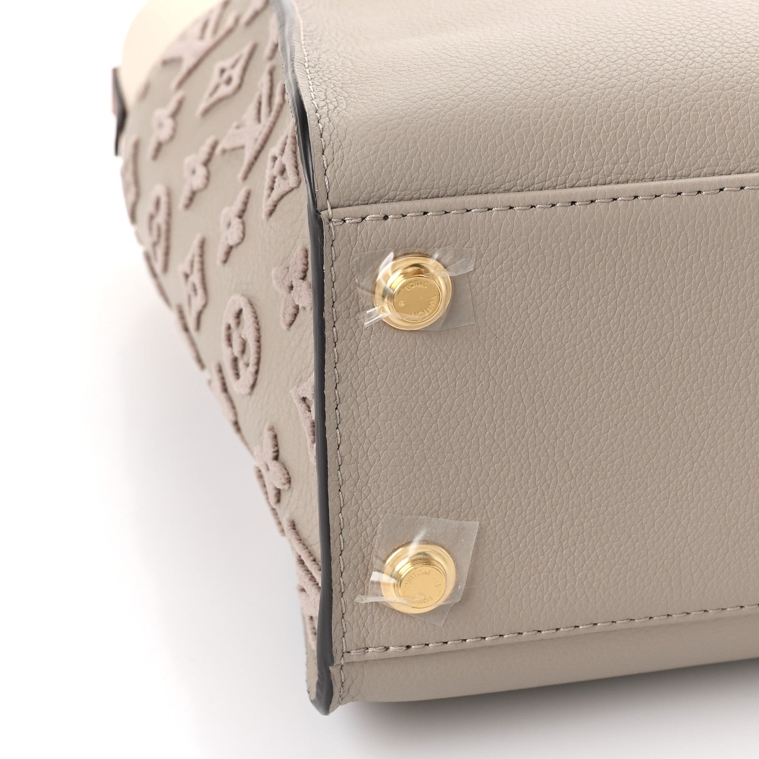 Louis Vuitton Calfskin Monogram Tufting On My Side Galet 7 of 8