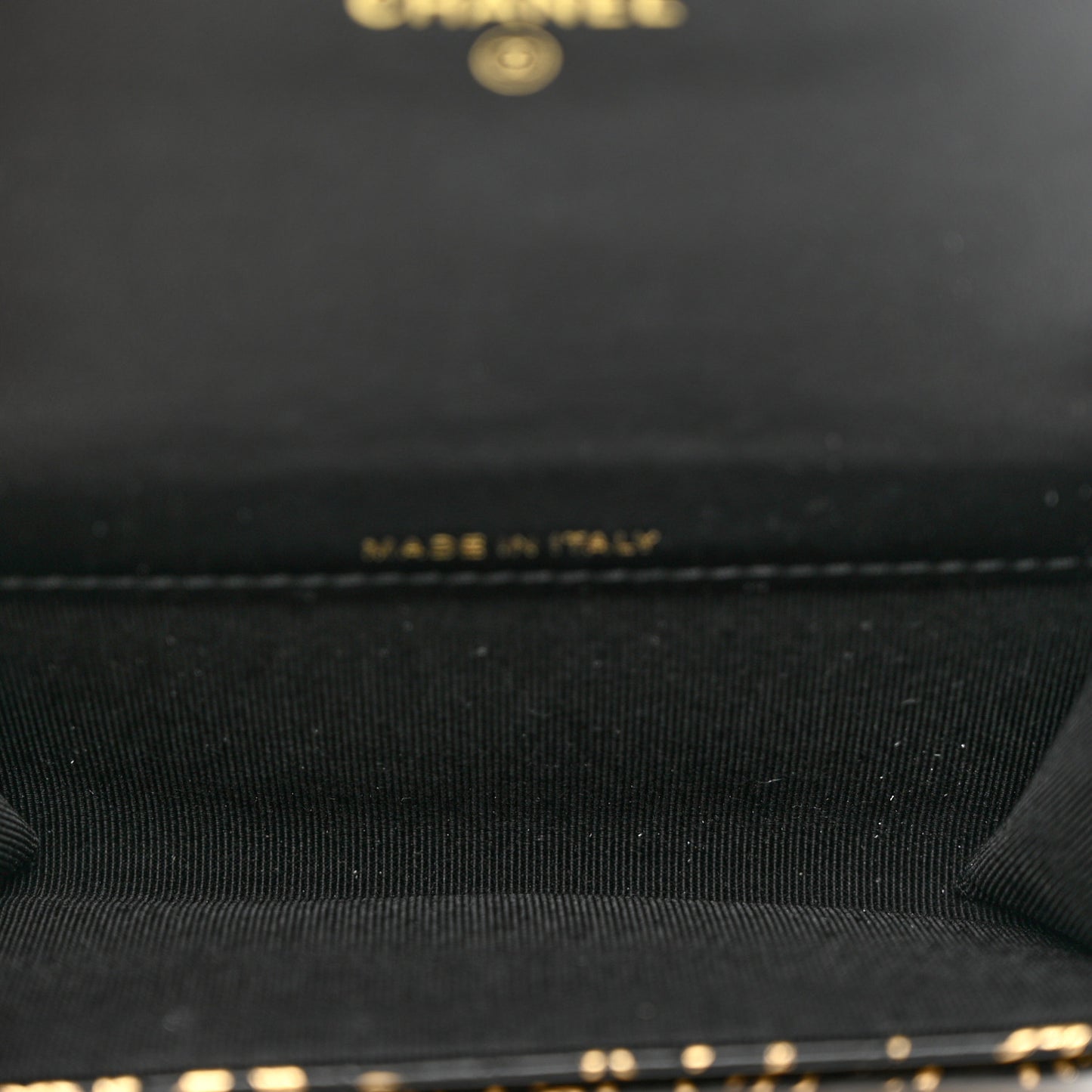 Calfskin Crocodile Embossed Graffiti 2.55 Cocodile Reissue Flap Card Holder Black Gold