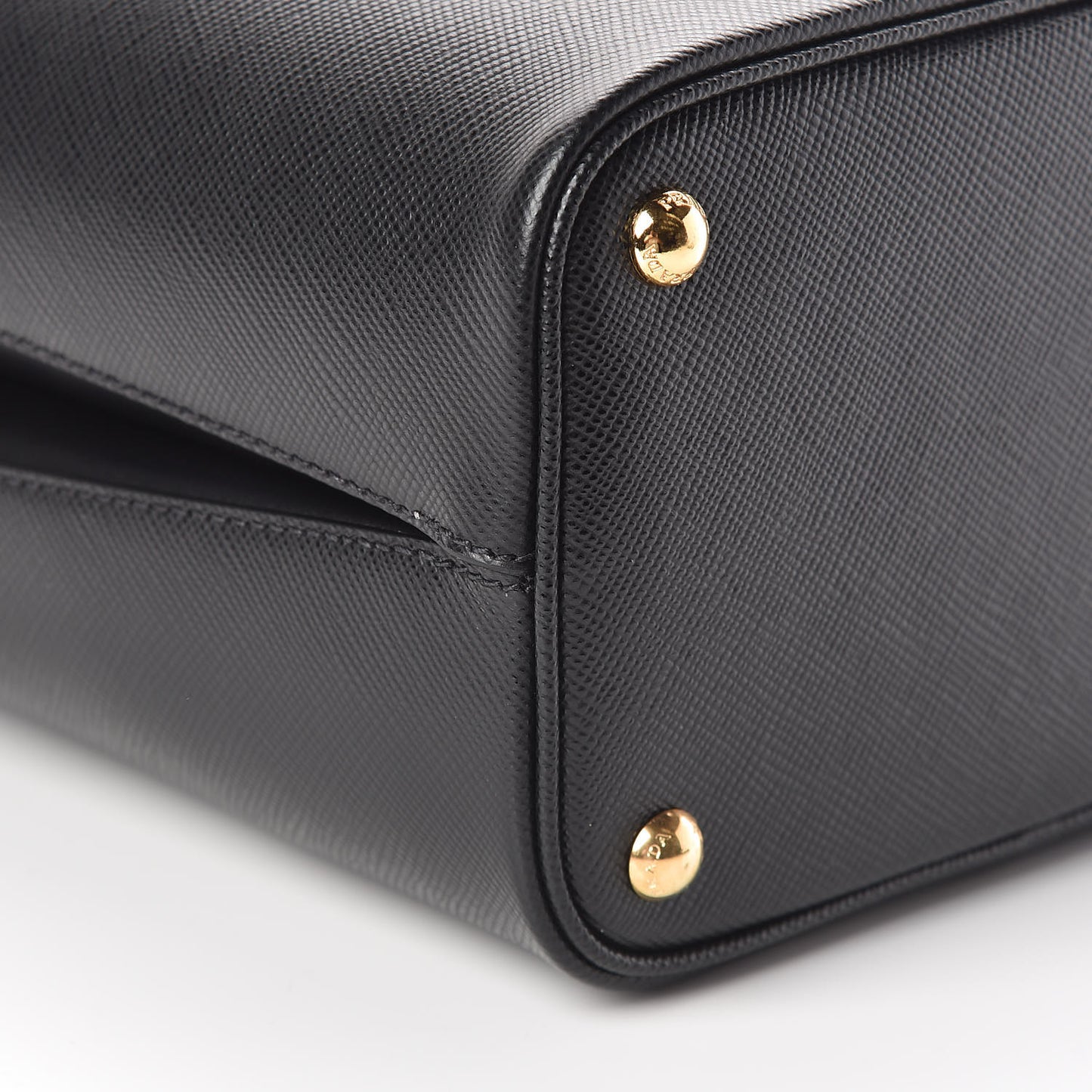 Saffiano Cuir Medium Panier Bucket Bag Black Fuoco