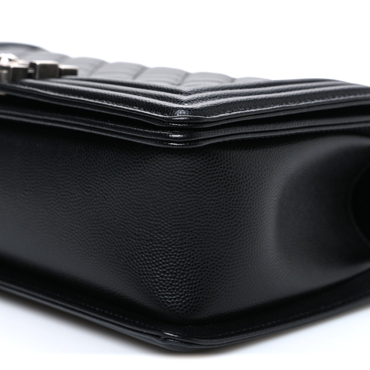 Caviar Quilted Medium Boy Flap Black