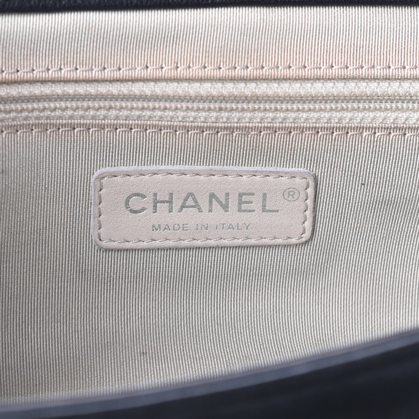 Washed Lambskin Quilted Medium Chain Around Messenger Black