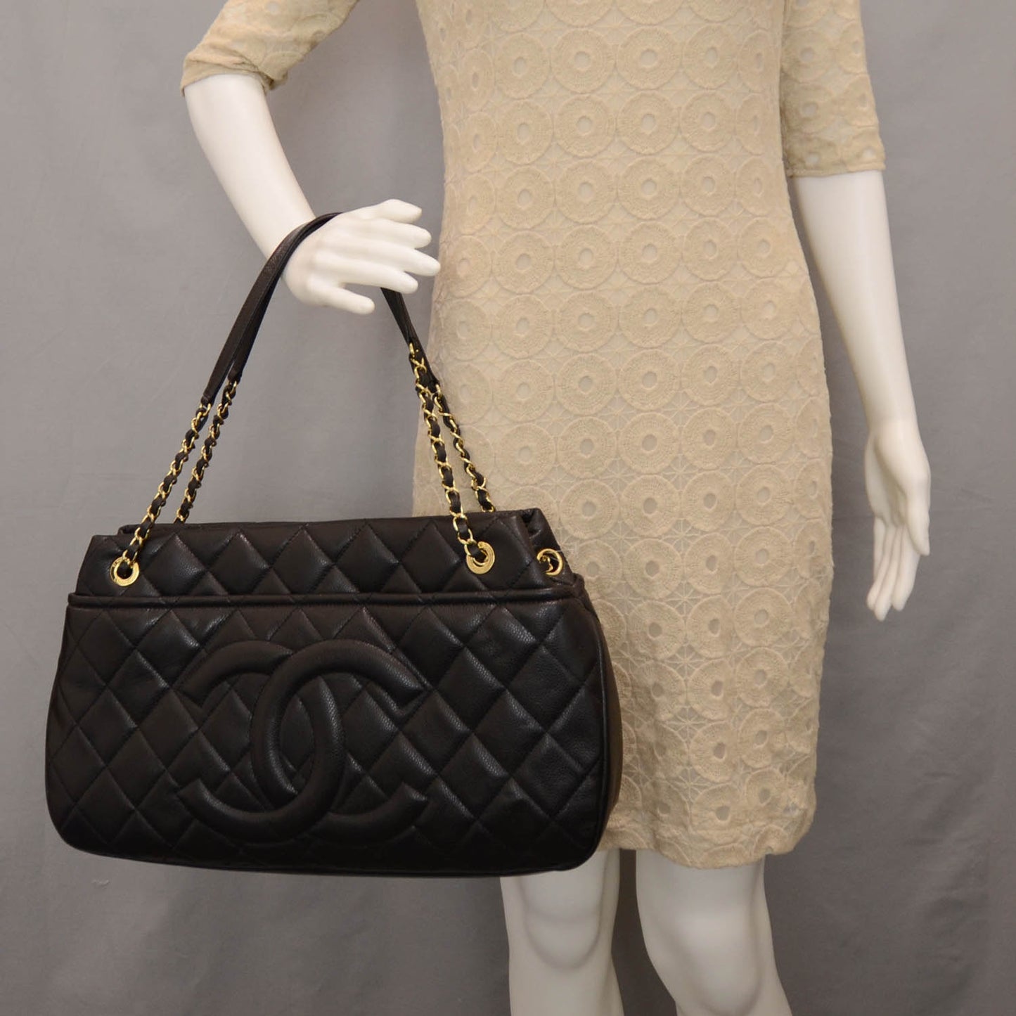 Caviar Timeless Tote Black