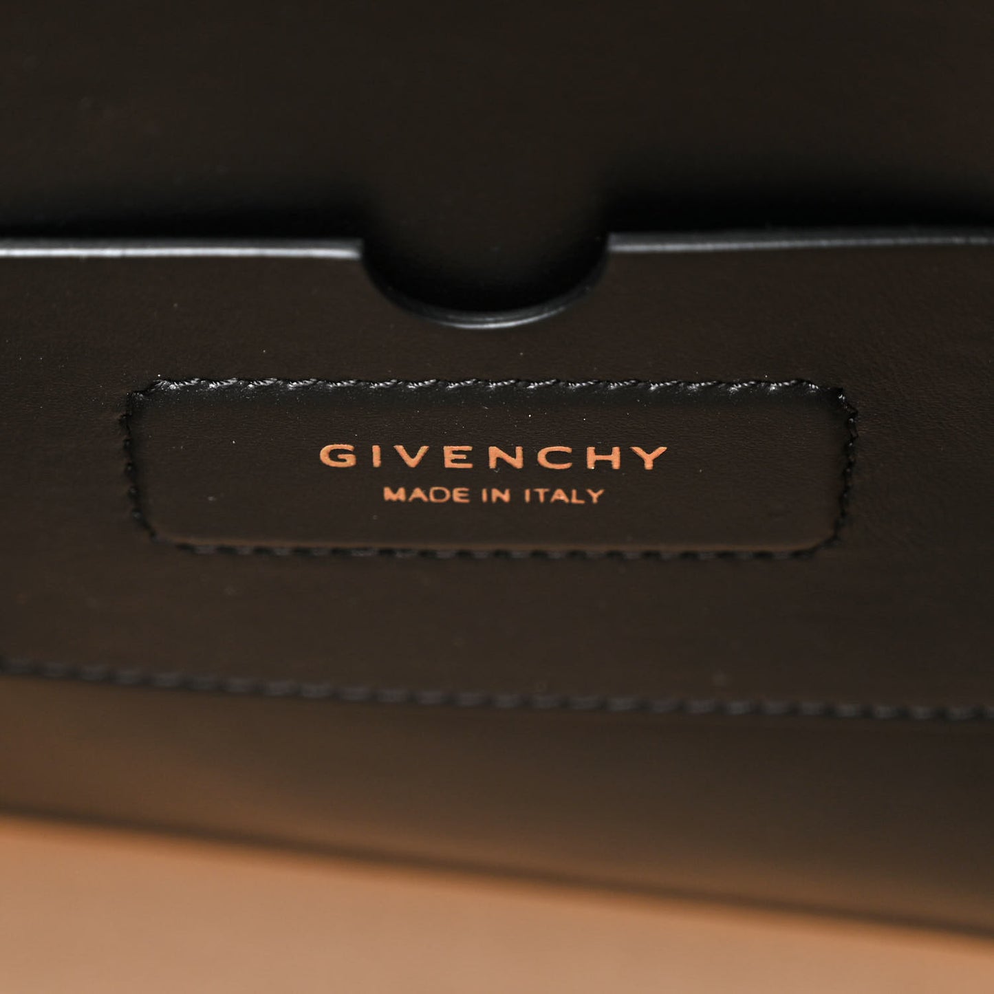 Smooth Calfskin Medium Soft Antigona Black