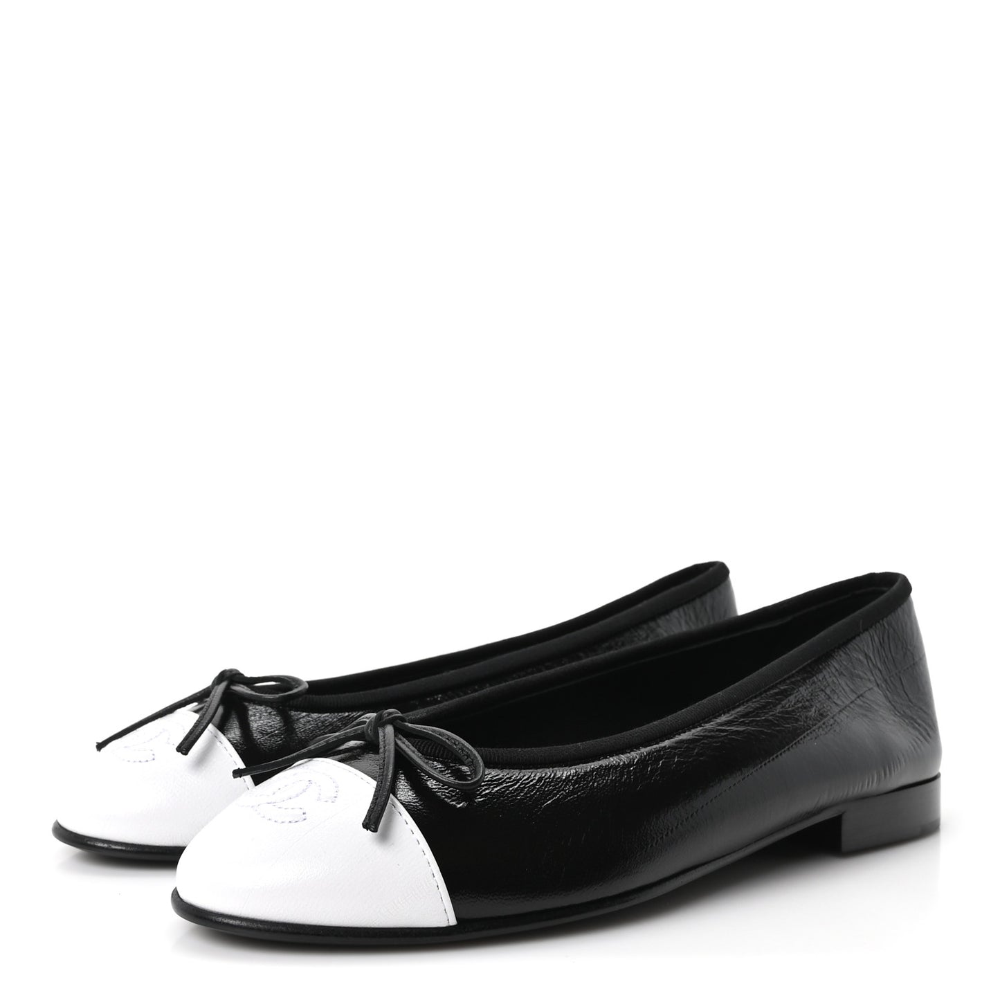 Crumpled Shiny Lambskin CC Cap Toe Ballerina Flats 37 Black White