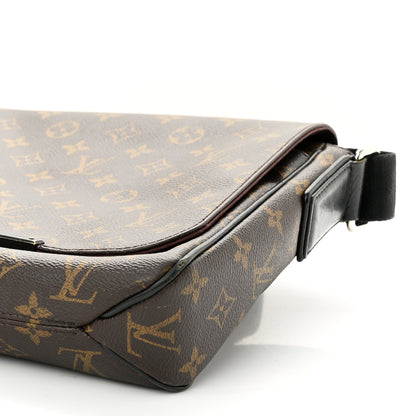 Louis Vuitton Monogram Macassar District PM 9 of 9