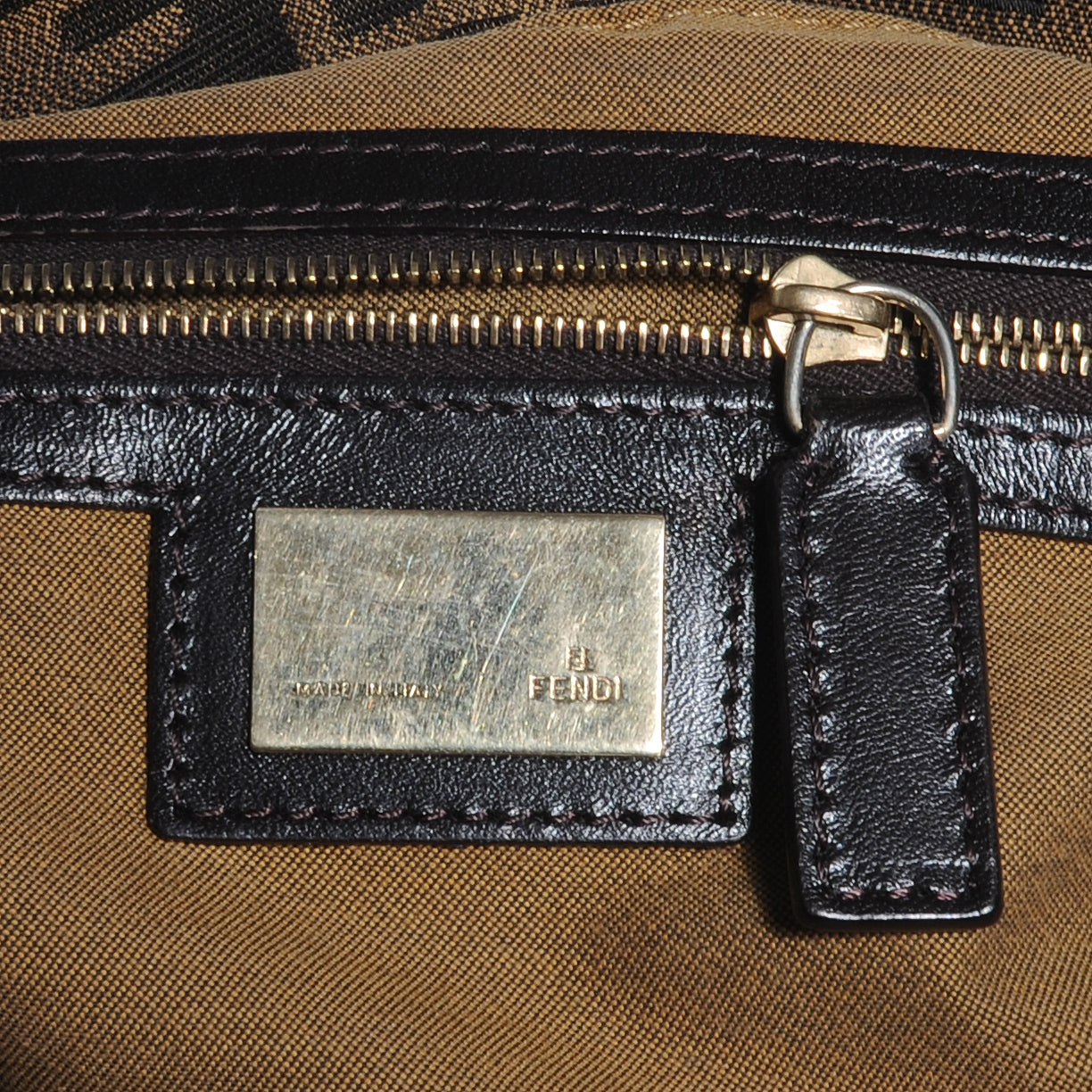 Zucca Medium Chef Shoulder Bag Tobacco