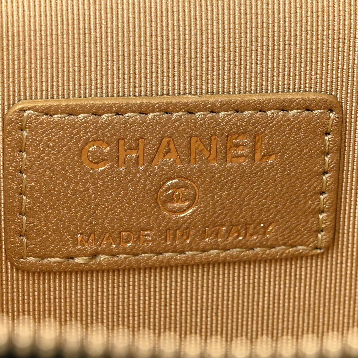 Lambskin Quilted Mini Pearl Crush Vanity Case With Chain Black