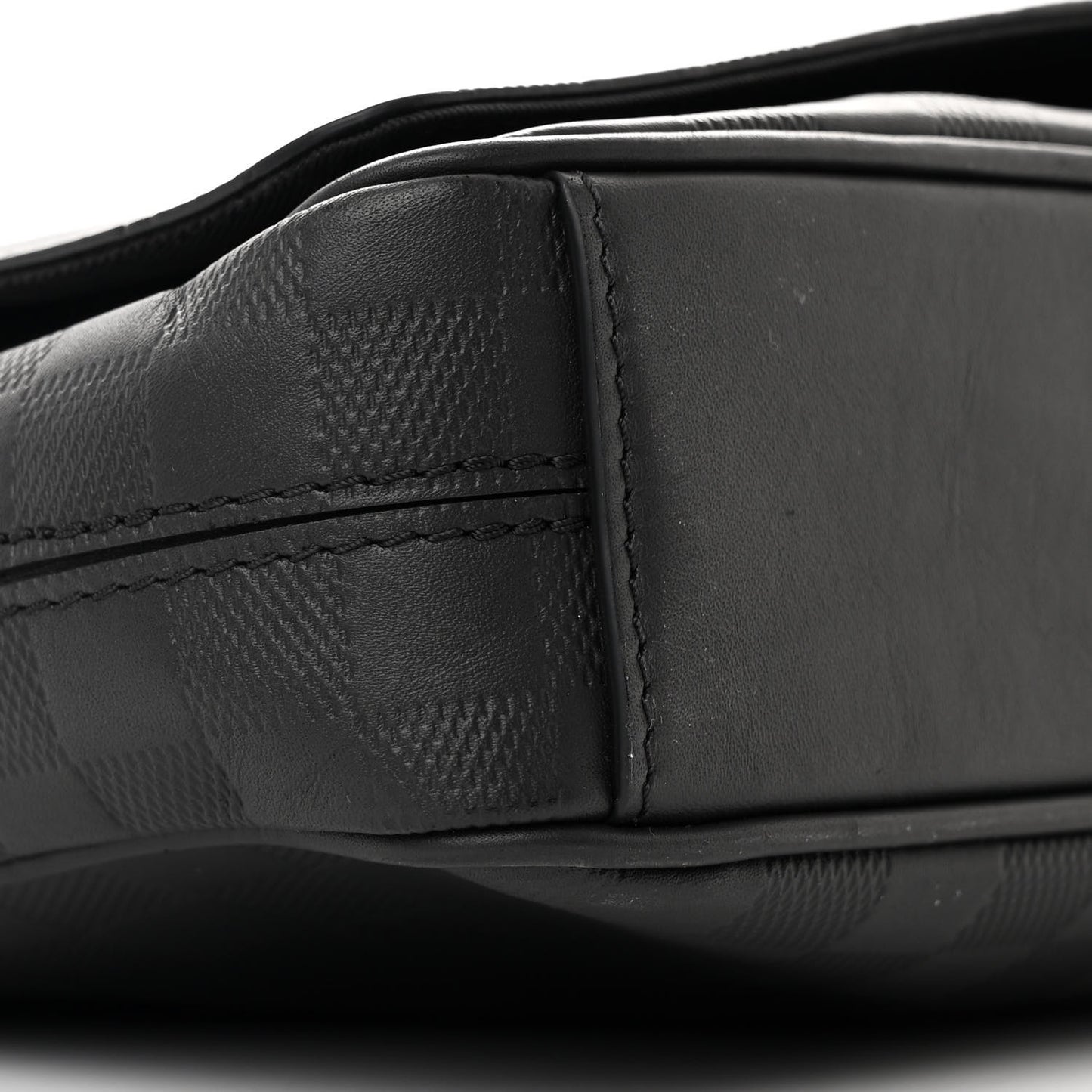 Damier Infini District PM Onyx