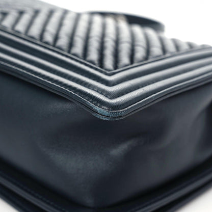 Chanel Wrinkled Lambskin Chevron Quilted New Medium Boy Flap Navy Blue 16 of 19