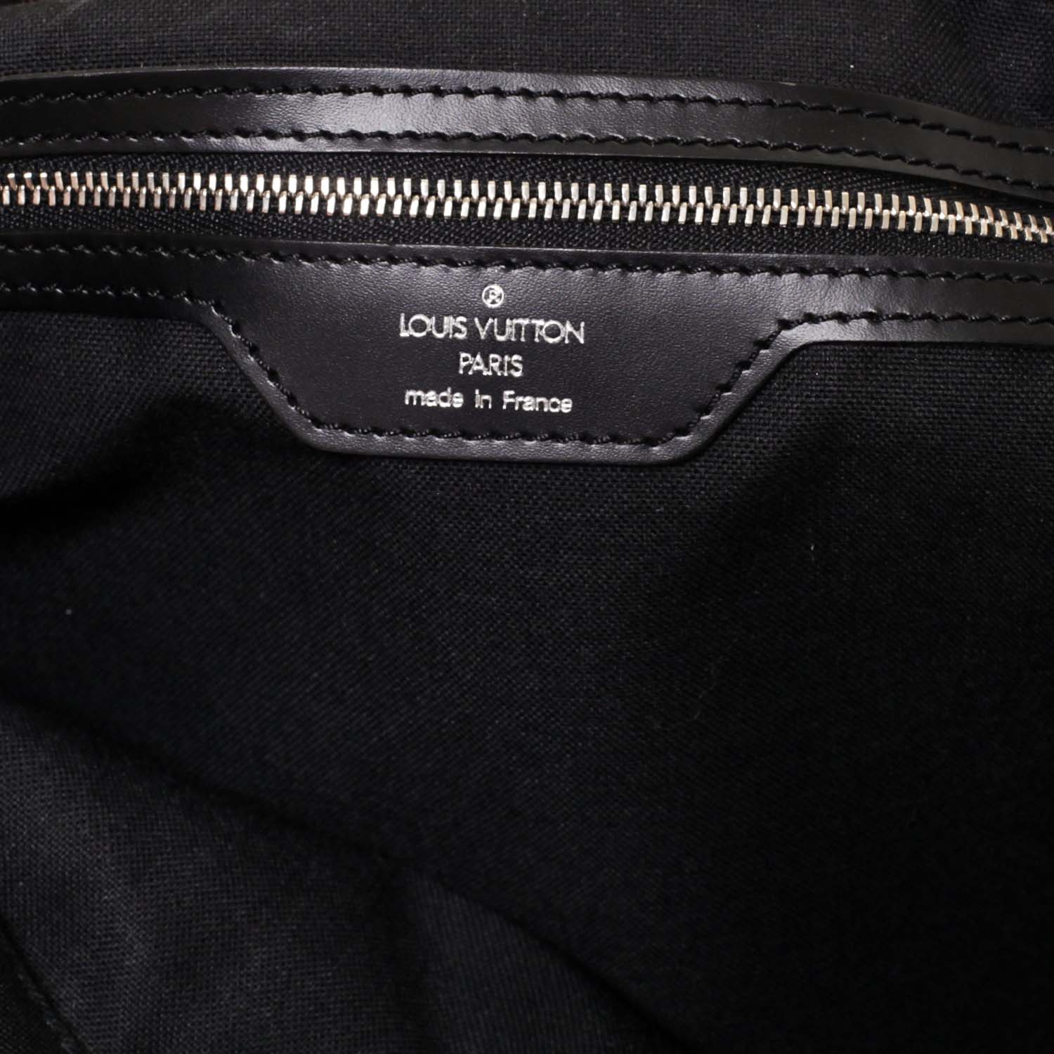 Louis Vuitton Taiga Dersou Messenger Bag 6 of 8