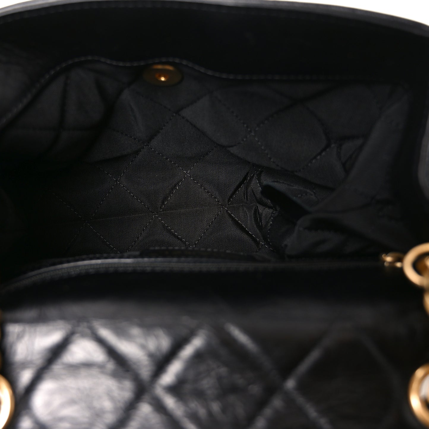 Crumbled Calfskin Embossed Flap Black