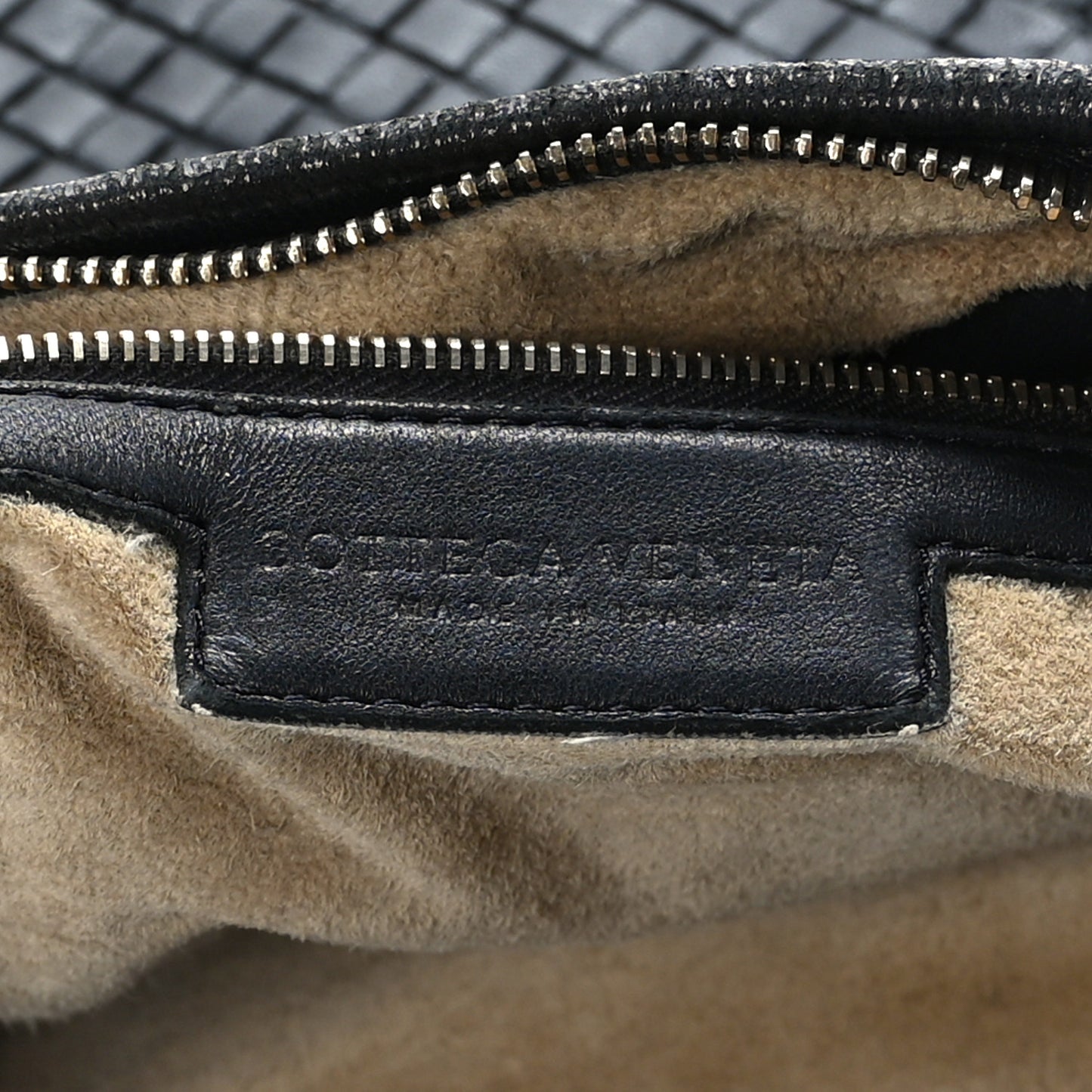Nappa Intrecciato Medium Veneta Hobo Black