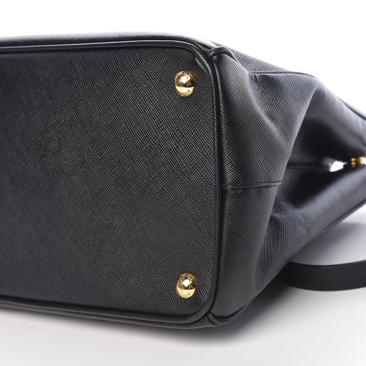 Saffiano Medium Galleria Double Zip Tote Black