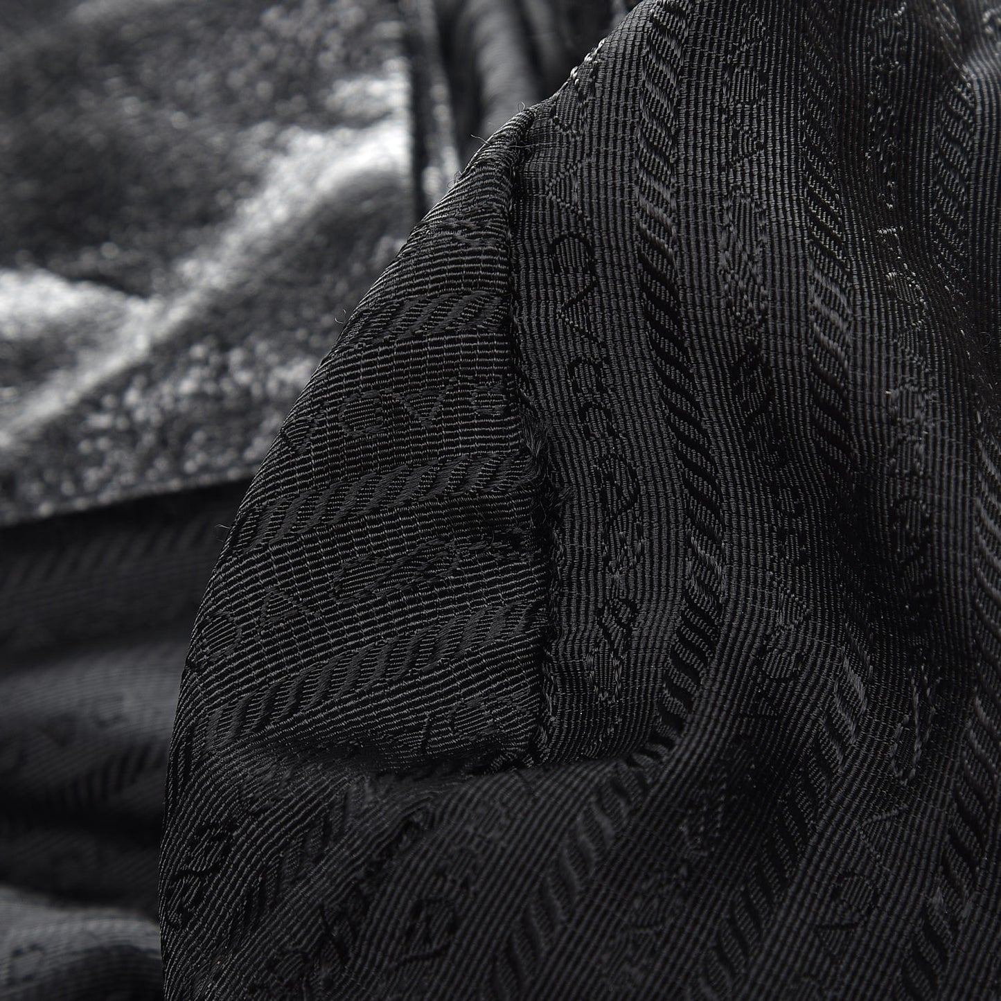 Cervo Lux Chain Shoulder Bag Nero Black