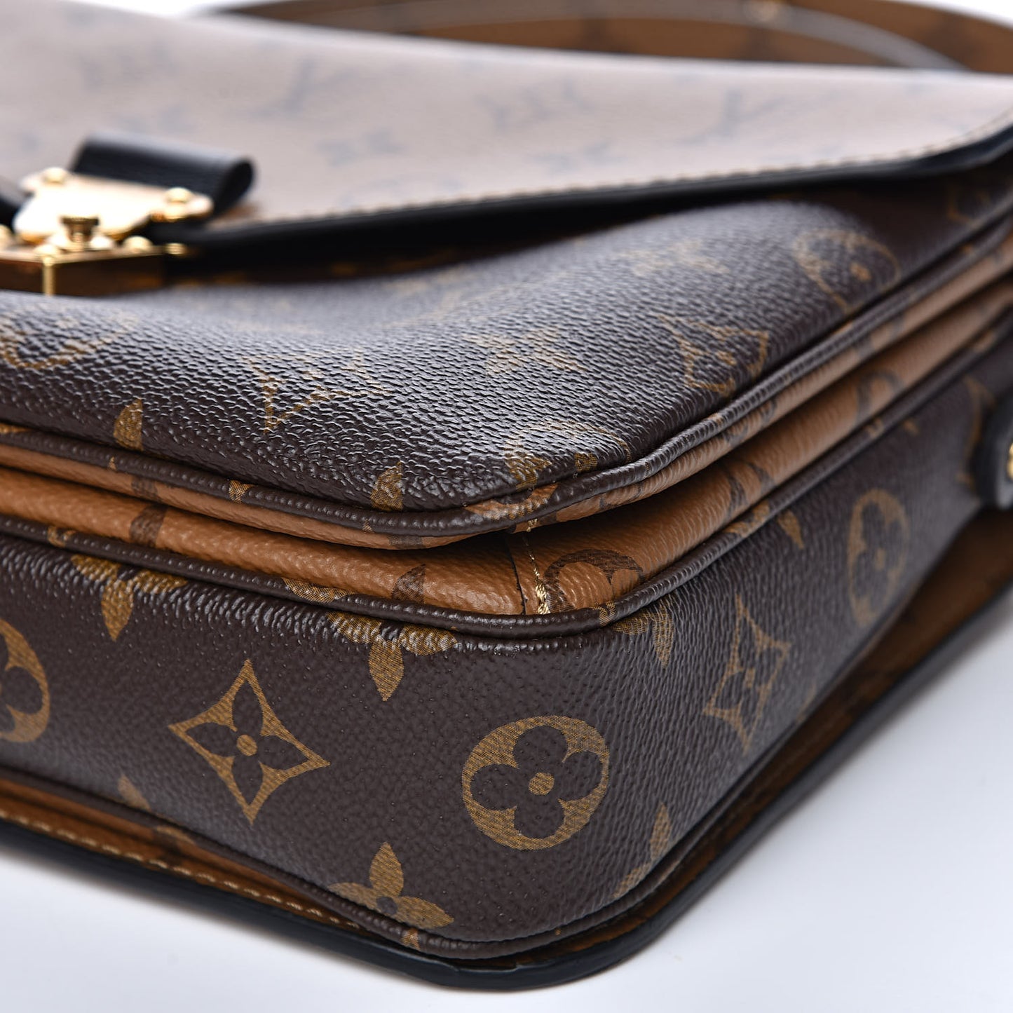Reverse Monogram Pochette Metis