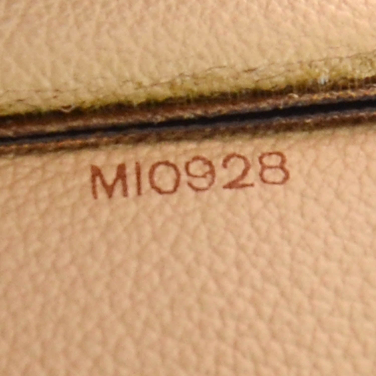 Louis Vuitton Monogram Sac Plat 6 of 8