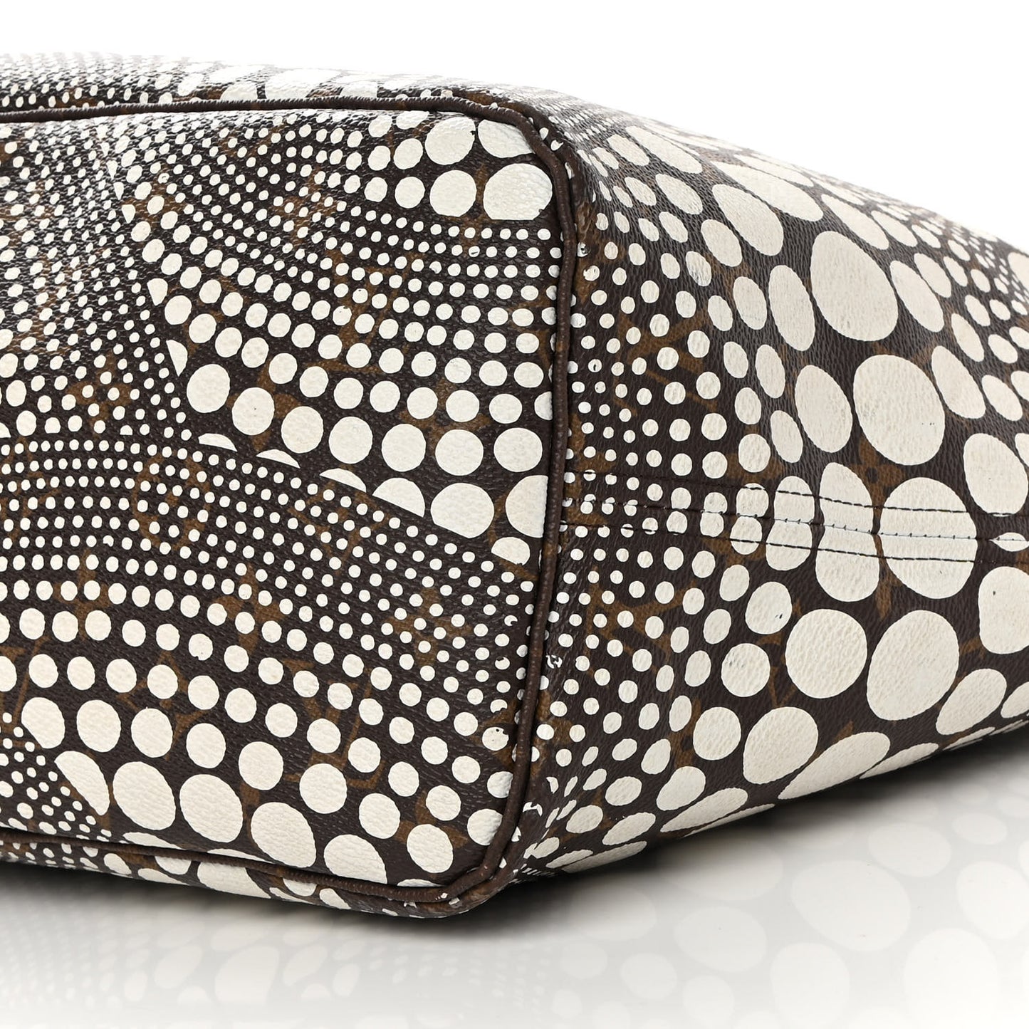 Monogram Kusama Waves Neverfull MM White