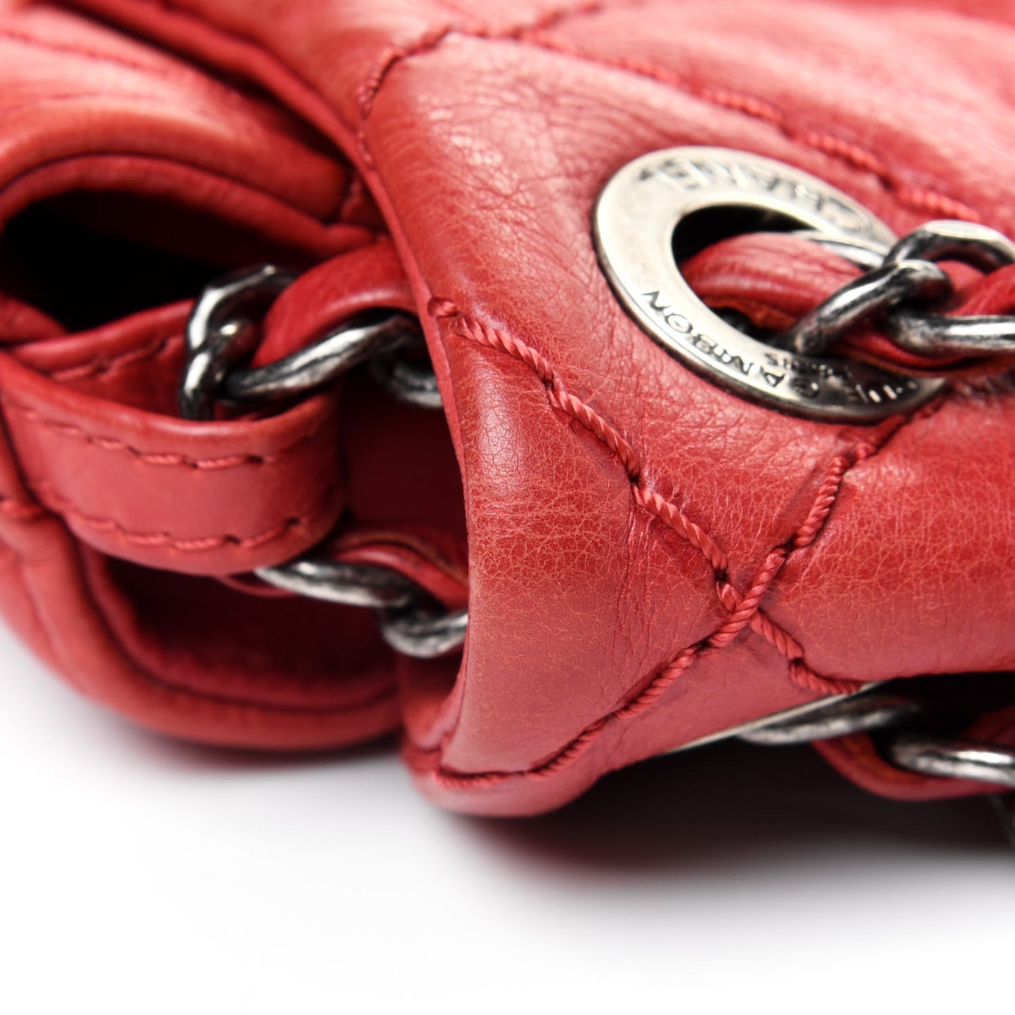 Grained Calfskin Medium Natural Beauty Flap Red