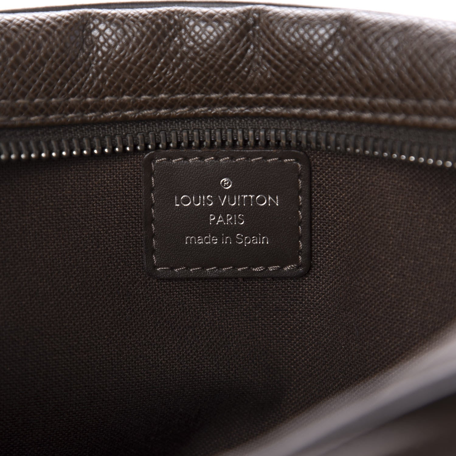 Louis Vuitton Taiga Kaluga Toiletry Pouch Grizzli 11 of 12