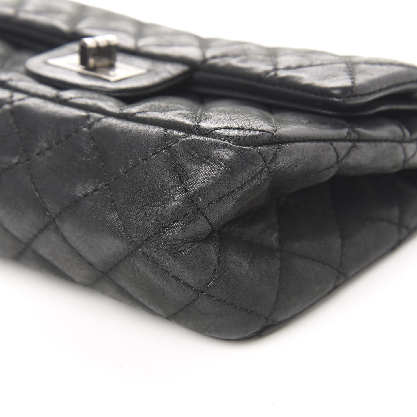 Iridescent Calfskin Quilted 2.55 Reissue 224 Flap Black