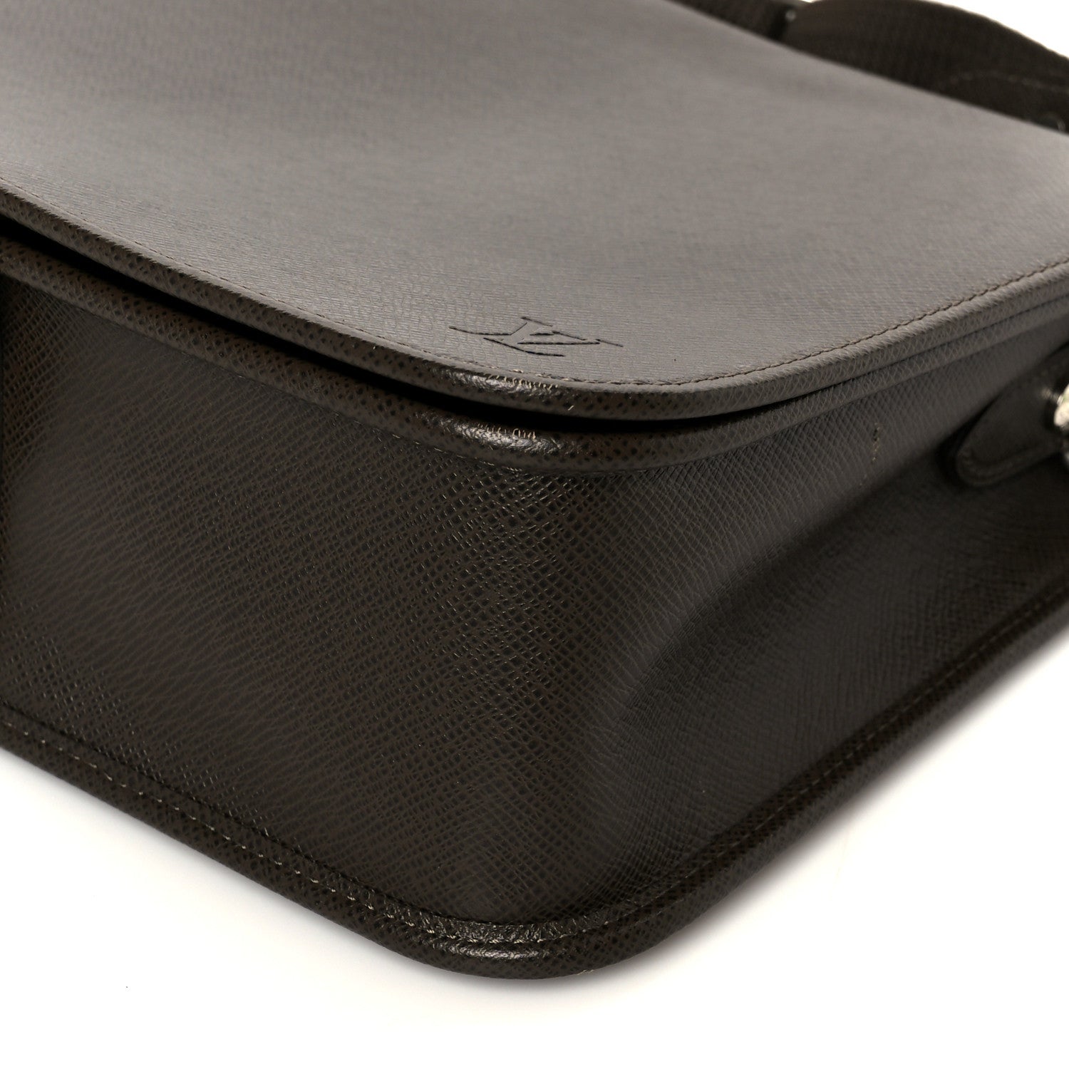 Louis Vuitton Taiga Andrei Messenger Bag Grizzli 10 of 11