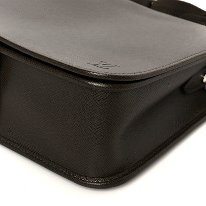 Louis Vuitton Taiga Andrei Messenger Bag Grizzli 10 of 11