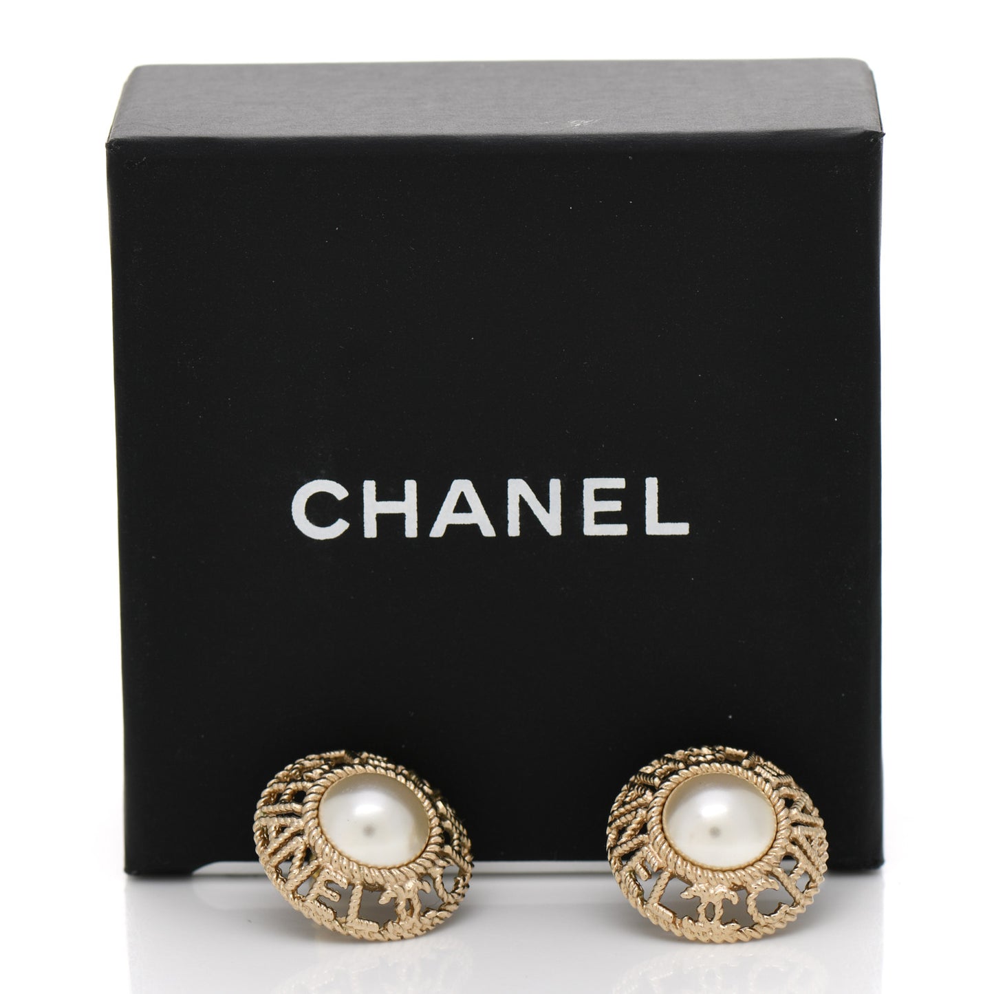 Pearl CC Round Rope Logo Earrings Gold