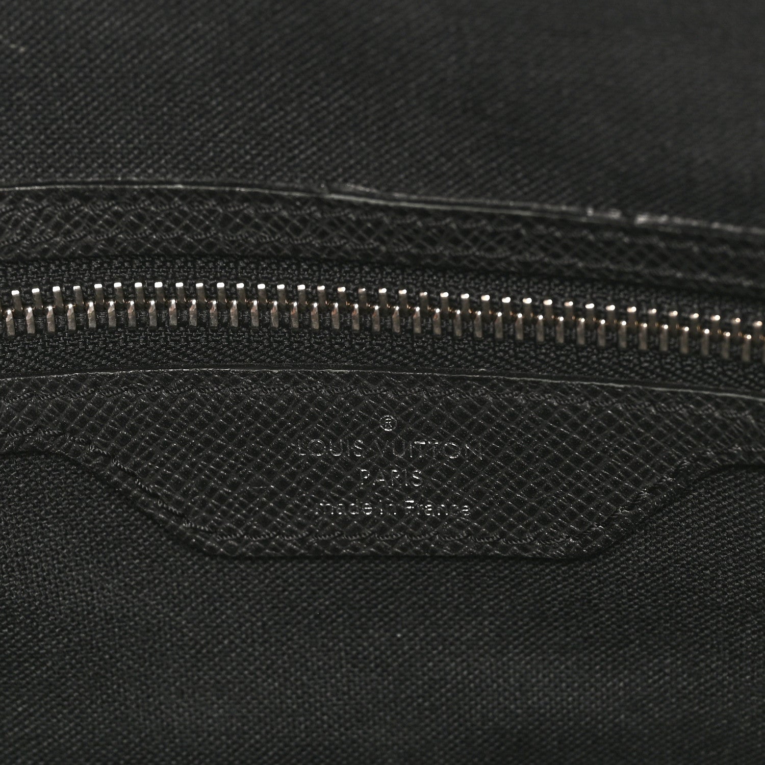 Louis Vuitton Taiga Roman GM Messenger Black 6 of 10