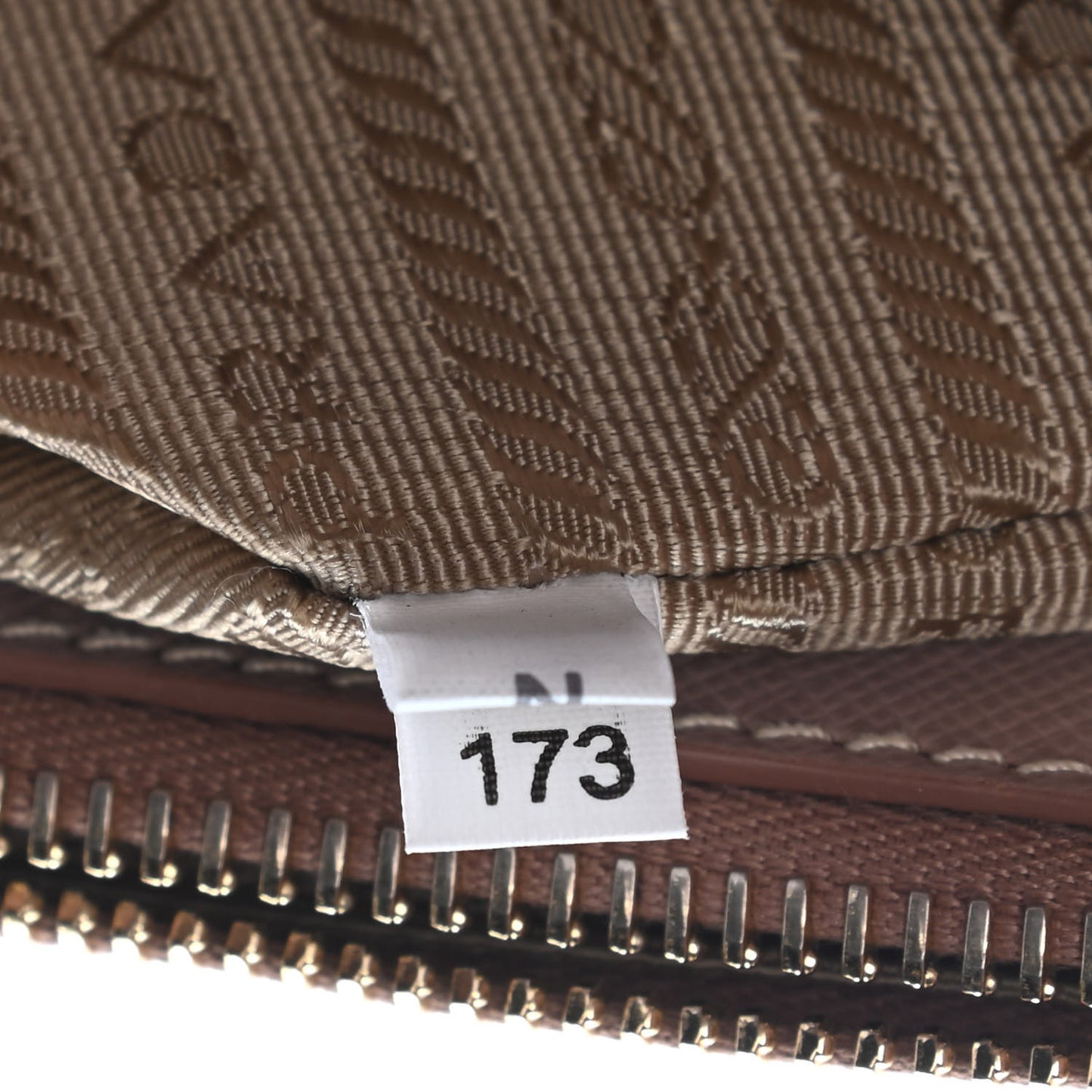 Saffiano Medium Galleria Double Zip Tote Cammeo