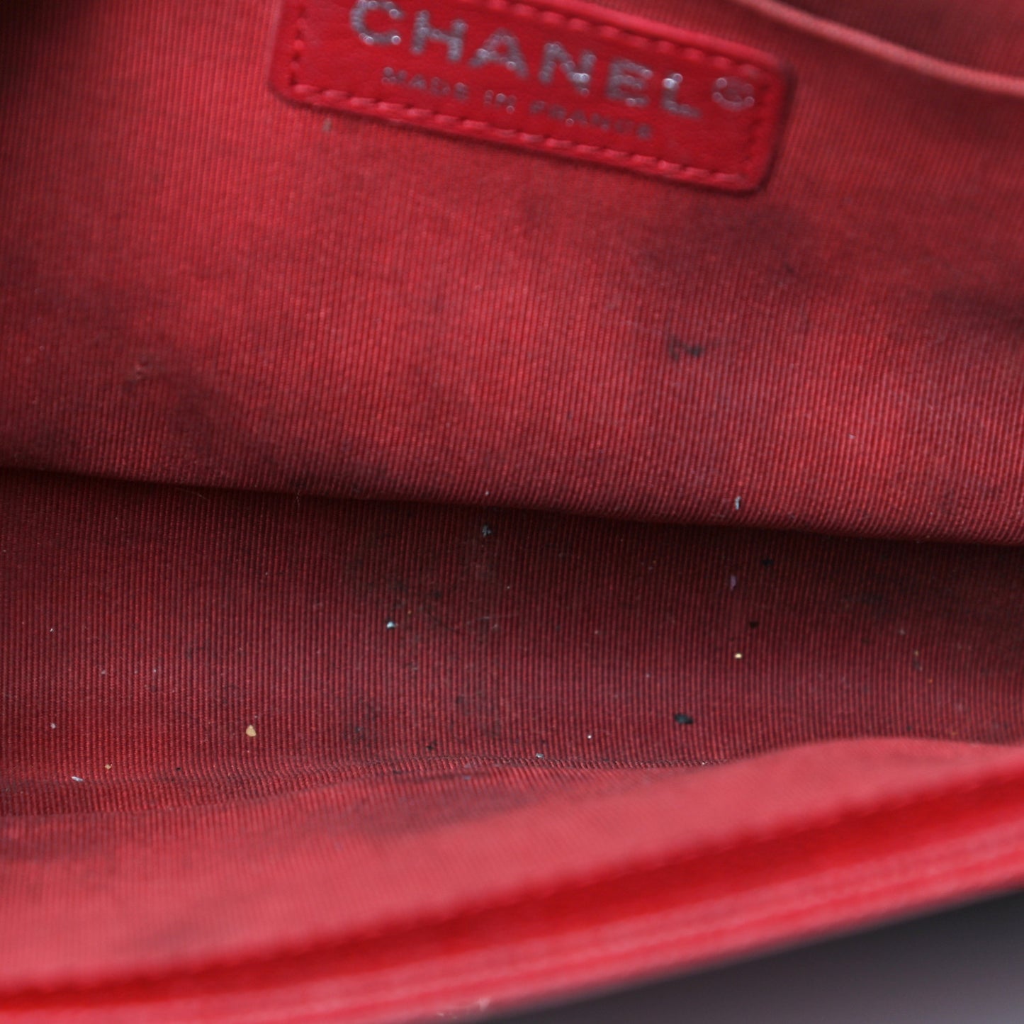 Caviar Quilted Medium Boy Flap Red