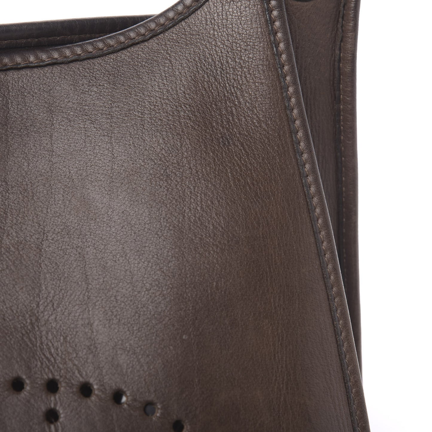 Barenia Evelyne PM Ebene