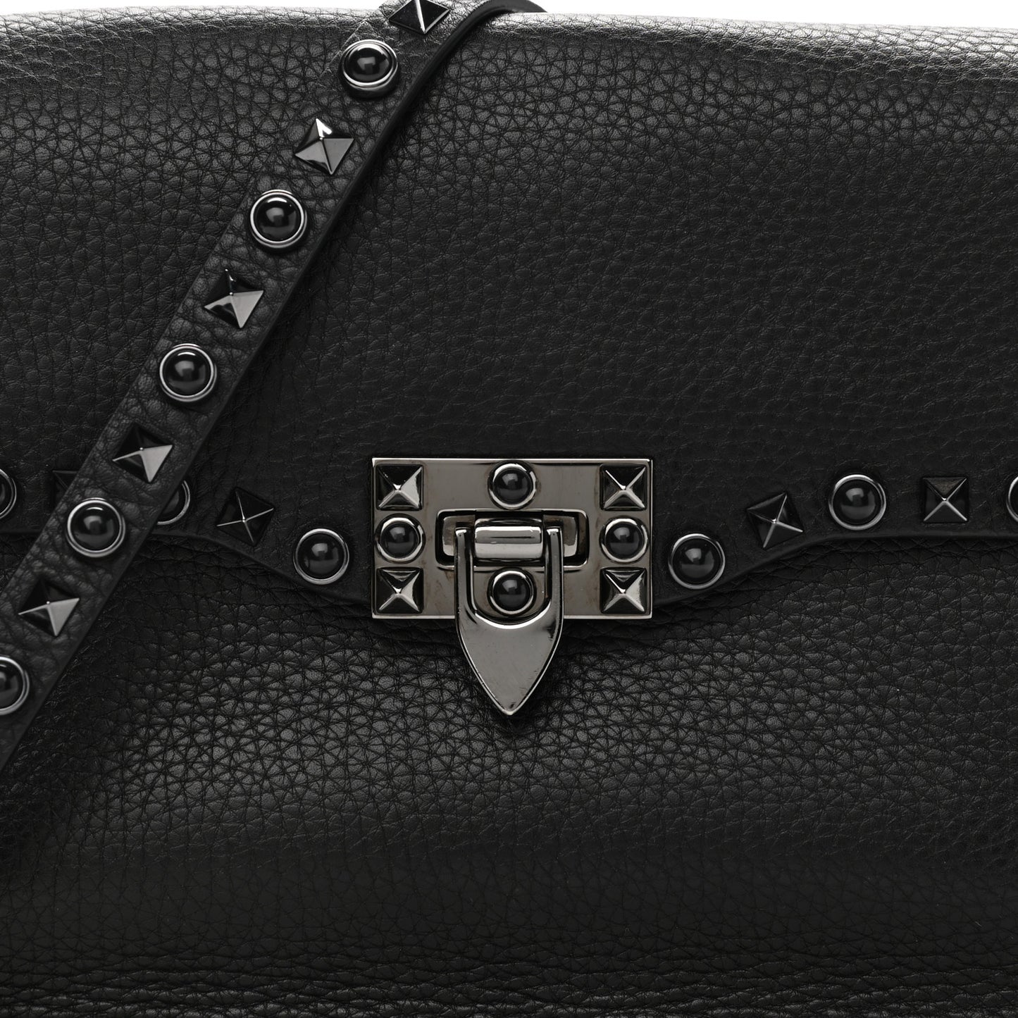 Pebbled Calfskin Onyx Medium Rockstud Rolling Flap Saddle Bag Black