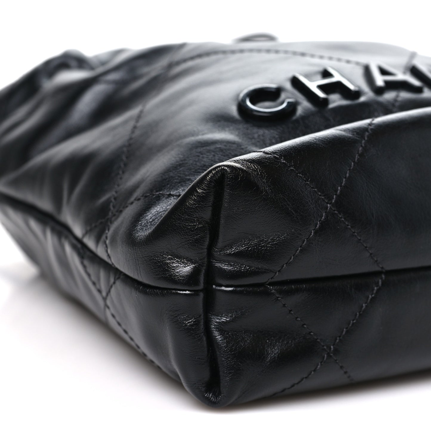 Shiny Calfskin Quilted Mini Chanel 22 So Black
