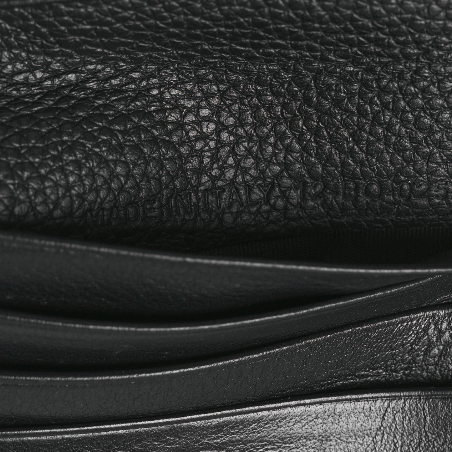 Oblique Bi-Fold Card Holder Black