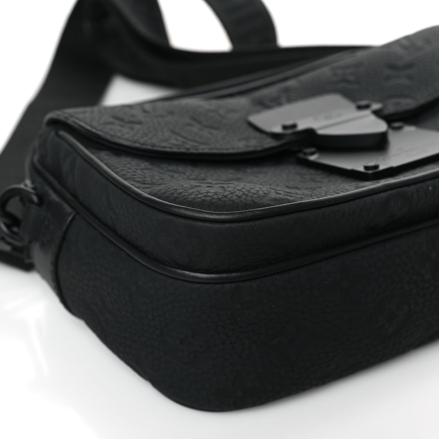 Taurillon Monogram S Lock Messenger Black
